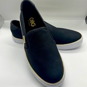 Black genuine leather G by Guess slip on sneakers!